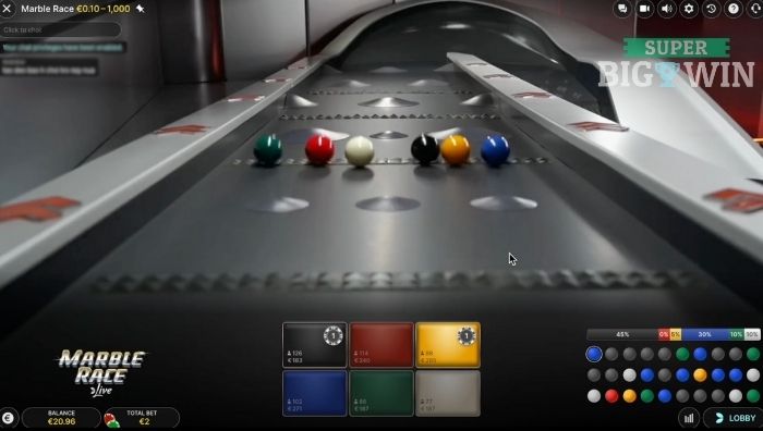 Marble race ballen beginnen te rollen
