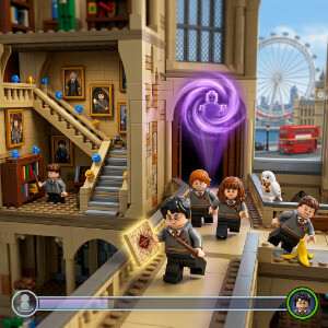 Featured thumbnail voor LEGO Harry Potter: Years 5-7 met LEGO-personages in een Zweinstein-achtige scène