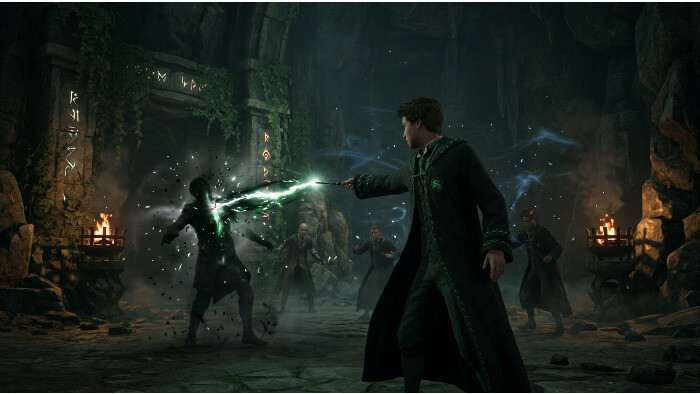 Hogwarts Legacy uitgelichte thumbnail met een tovenaar die Dark Arts magie en een groene curse-spell uitspreekt