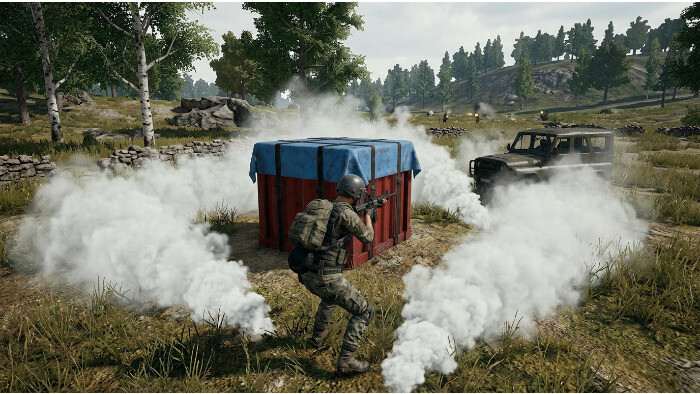 PUBG featured thumbnail met een airdrop-crate en rookpluim, passend bij tips om een push te overleven