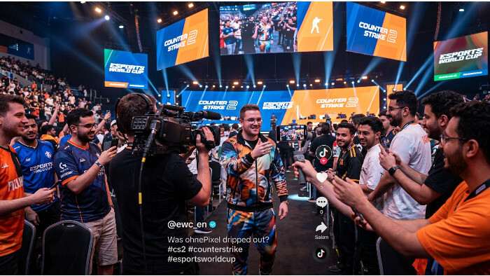 Counter-Strike 2 featured thumbnail over OhnePixel die de show steelt op EWC met een opvallende outfit