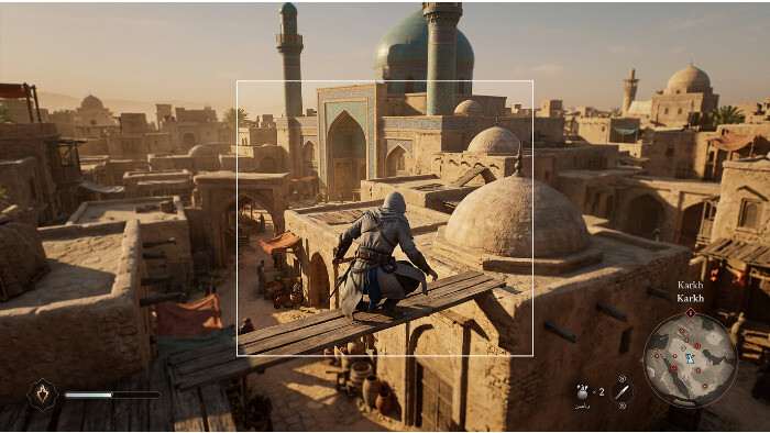 Assassin's Creed Mirage featured thumbnail met een stealth-assassin in een duistere stadssetting